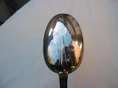 1678 beautiful Charles 11 Lace back tablespoon by Robert King 41g