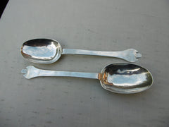 1691 very rare pair of William and Mary Trefid spoons by Thomas Allen
