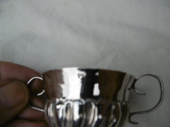 1696 lovely small William 111 porringer by maker PH 21g