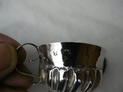 1696 lovely small William 111 porringer by maker PH 21g