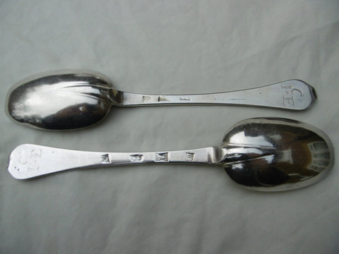 1699 rare pair of William 111 Dognose tablespoons by Isaac Davenport 114g
