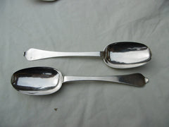 1699 rare pair of William 111 Dognose tablespoons by Isaac Davenport 114g