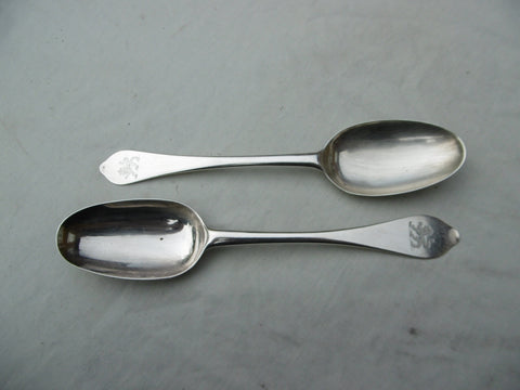 1704 fine pair of Queen Anne Dognose tablespoons by A Archer nice crest