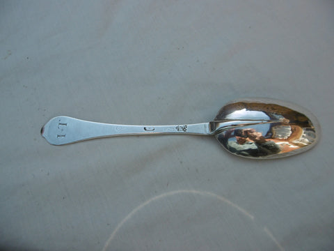 1705 really good Queen Anne Dog nose tablespoon by Henry Greene 42g