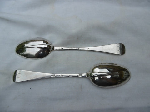 1709 very rare pair of Queen Anne spoons by John Broake