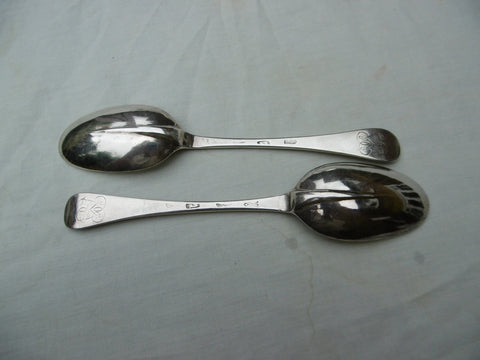 1709 rare pair of Queen Anne rat tail tablespoons by Henry Greene 120g mirror crest
