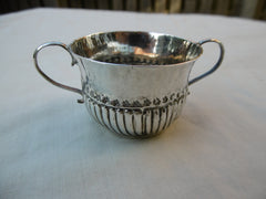 1709 lovely Queen Anne Childs porringer by maker Co 20 grams