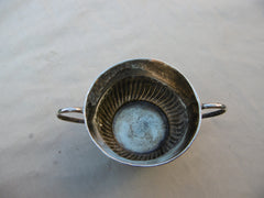 1709 lovely Queen Anne Childs porringer by maker Co 20 grams