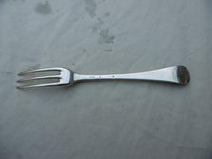 1715 very rare George 1st 3 pronged fork with mirror crest