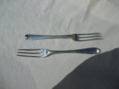 1721 fine pair of George 1st Britannia standard three pronged forks with crest and motto