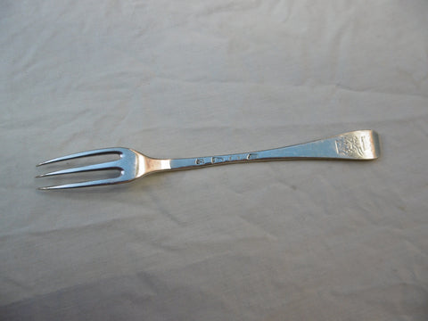 1723 rare George 1st 3pronged dessert fork by Paul Hanet nice crest 25 grams