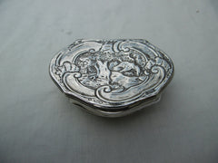 1744 very nice fully hallmarked George 11 snuff box by R Cox 43g