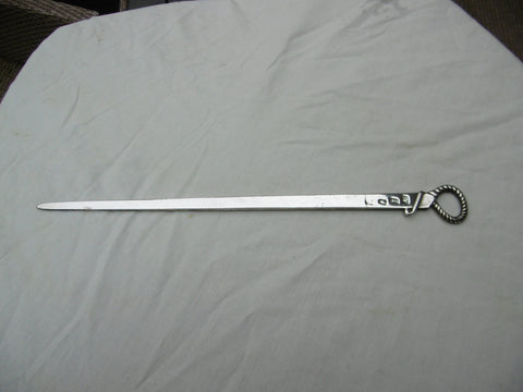 1754 lovely George 11 meat skewer with Rope twist handle and nice crest by JW 105g