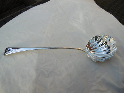 1773 George 111 soup ladle with embossed cartouche by WW 133g