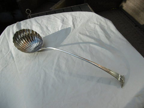 1776 lovely Georgian Onslow patten soup ladl by Thomas Chawner Bird Crest 176 grams