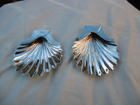 1785 nice pair of George 111 butter shells / dishes by maker R Hennell 140g