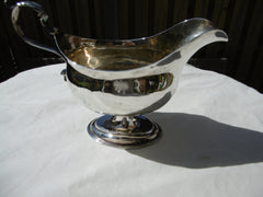 1787 fine George 111 silver pedestal sauce boat by William Summer 195g