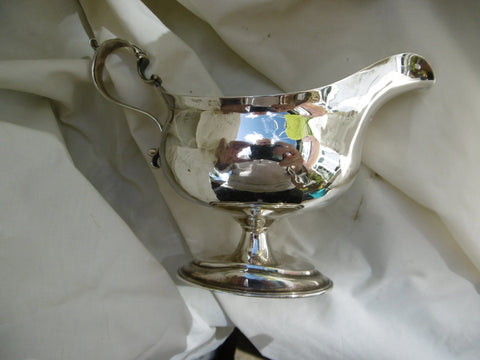 1787 fine George 111 silver pedestal sauce boat by William Summer 195g