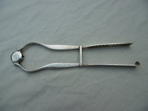 1799 fine pair of George 111 serving tongs by Wilkes Booth nice crest 138g