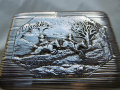 1808 fine Georgian snuff box with cast lid of hunting scene and crest 110g
