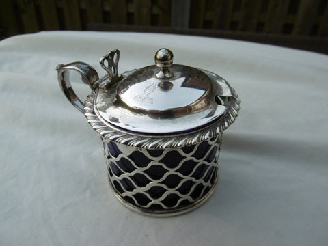 1819 lovely Georgian Irish silver mustard pot with liner