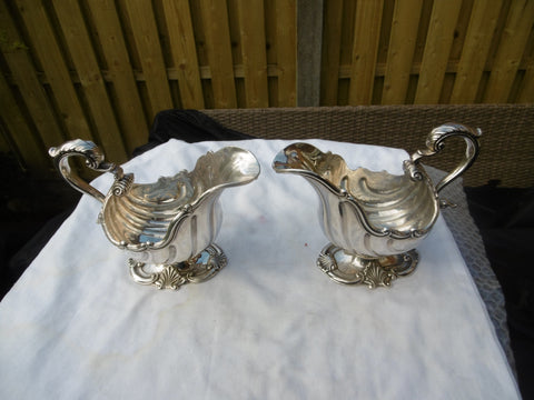 1832 stunning William 1V rococo style silver sauce boats 800 grams nice crest.