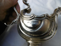 1832 stunning William 1V rococo style silver sauce boats 800 grams nice crest.