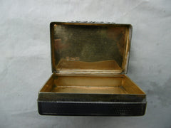 1833 Fine Nathaniel Mills snuff box , clear hallmarks and lovely decoration 65g