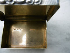 1833 Fine Nathaniel Mills snuff box , clear hallmarks and lovely decoration 65g