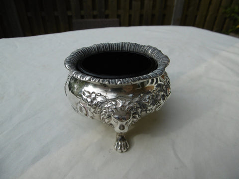 1842 top quality silver salt by Robert Hennell lovely Lions head Feet 153g