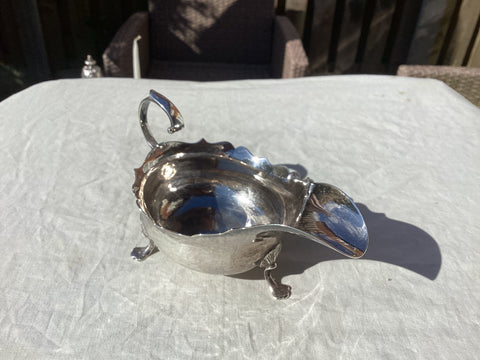 1752 lovely George 11 Newcastle sauce boat by Isaac Cookson 100g