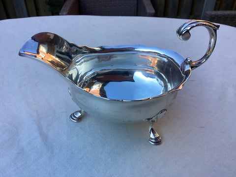 1754 lovely Georgian silver sauce boat by Thomas Farren 114 grams