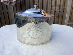 1786 beautiful George 111 silver tea caddy by Robert Hennell 335 grams
