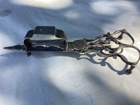 1783 nice pair of George 111 Snuffers by maker IB 90 grams