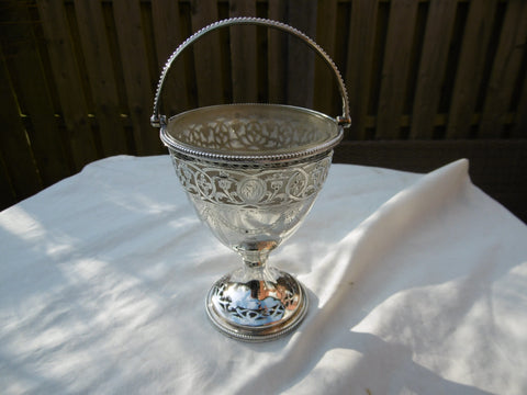 1790 very pretty Georgian silver swing handled basket by William Plummer