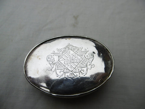 1710 beautiful Queen Anne silver snuff box with great Armorial crest 32g