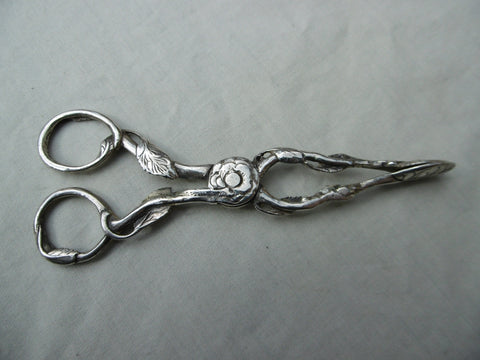 1760 beautiful pair of cast silver naturalistic sugar nips 40g