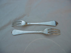 1700 very rare pair of silver Dognose table forks by DI great Armorial crest 110g