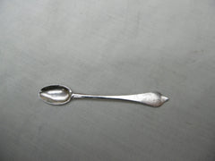 1700 very rare Queen Anne Dognose snuff spoon by maker IL