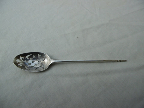 1750 lovely Georgian silver shell back Mote spoon see photos