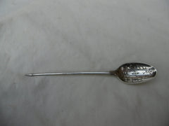 1770 very nice George 111 mote spoon with shoulders 10g