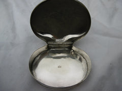 1730 rare Shell shaped Silver snuff box by GM lovely decoration 40g