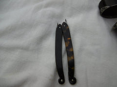 1820 fine Georgian silver mounted Tortoiseshell case containing two razors